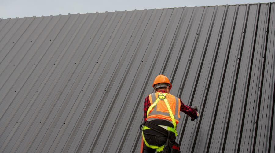Professional gutter cleaning in Neola, IA